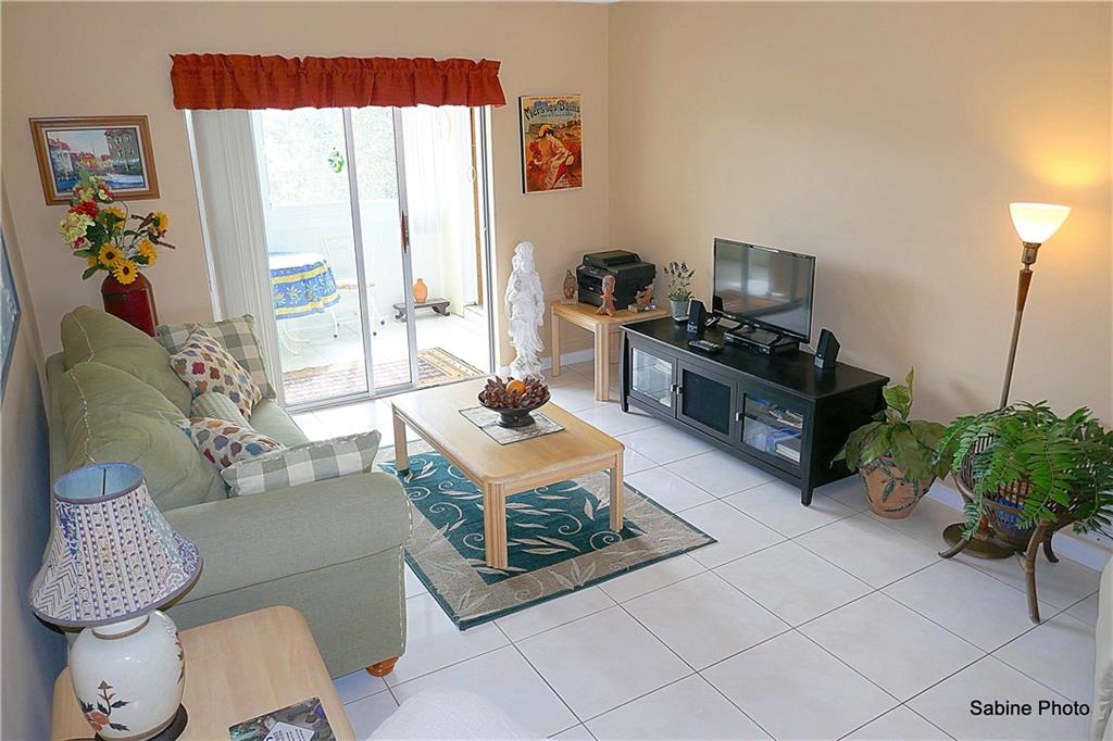 VILLAGE ROYALE CONDO 7 - Residential