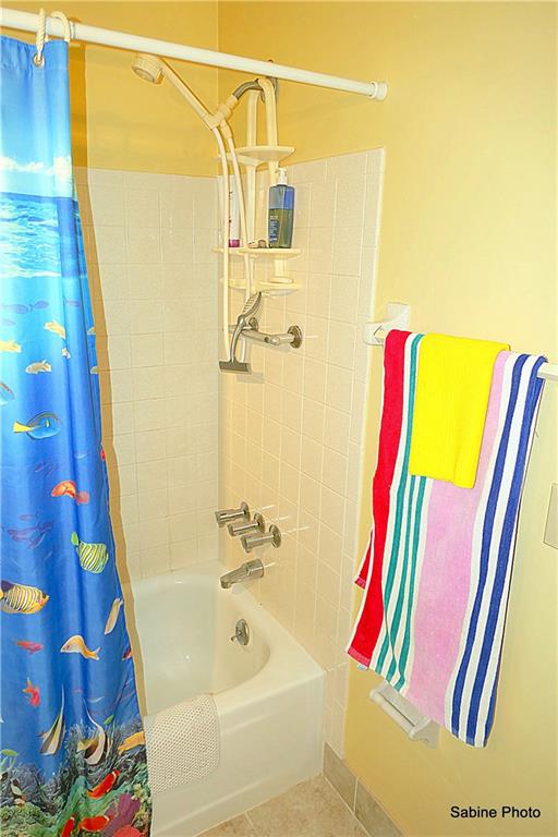 VILLAGE ROYALE CONDO 7 - Residential