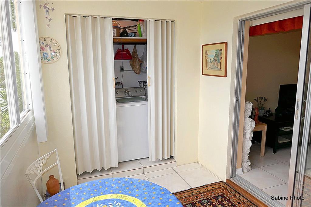 VILLAGE ROYALE CONDO 7 - Residential