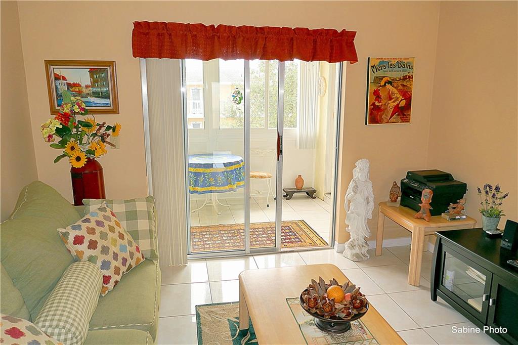 VILLAGE ROYALE CONDO 7 - Residential