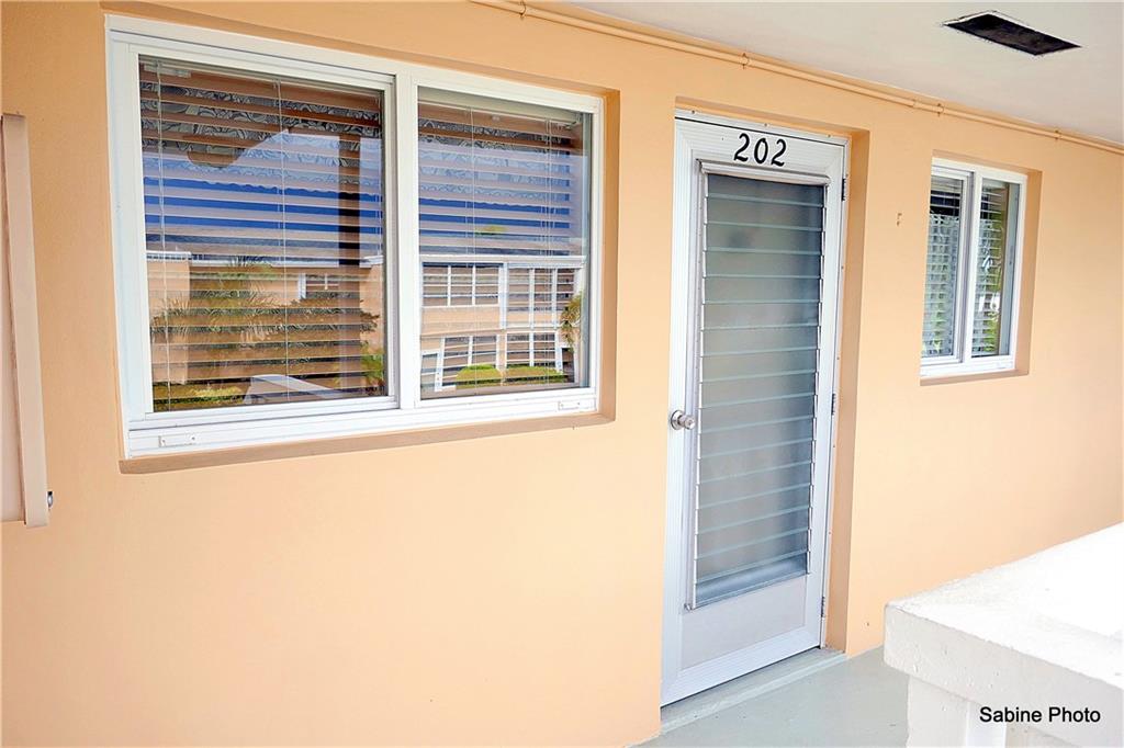 VILLAGE ROYALE CONDO 7 - Residential