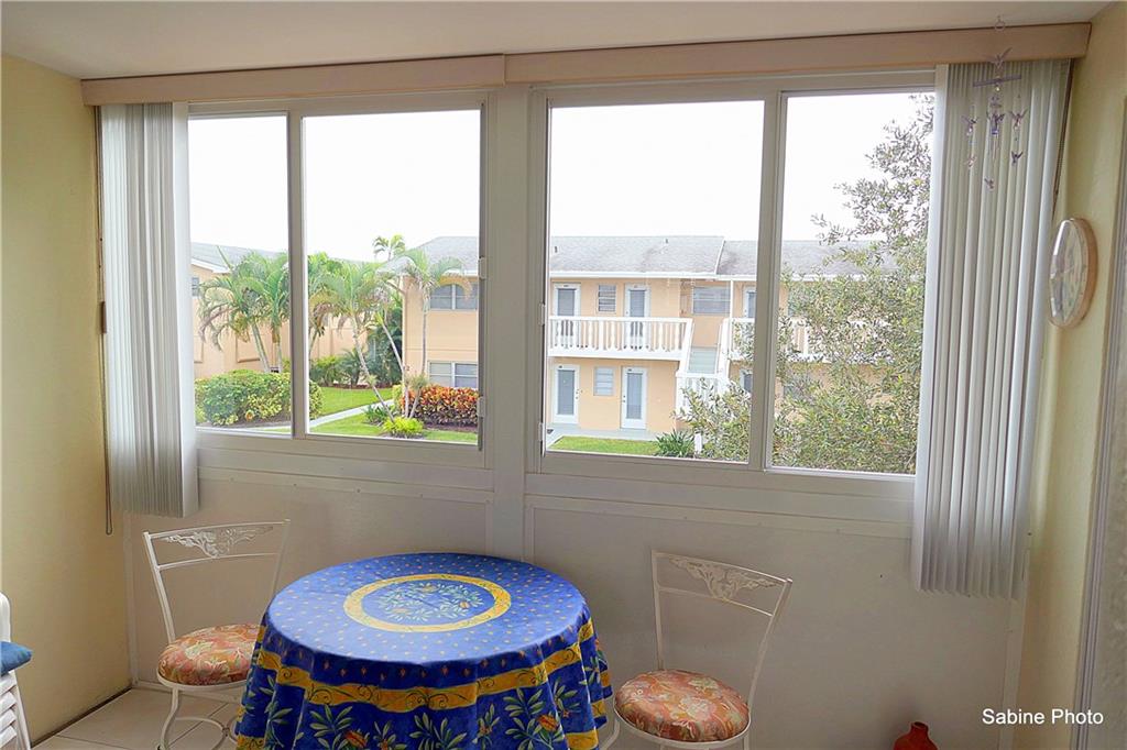 VILLAGE ROYALE CONDO 7 - Residential