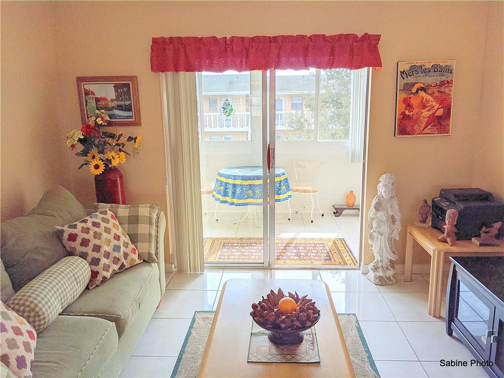 VILLAGE ROYALE CONDO 7 - Residential