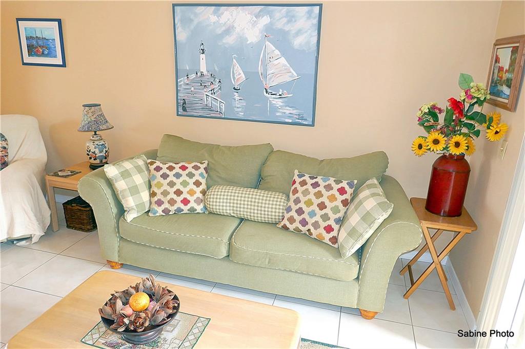 VILLAGE ROYALE CONDO 7 - Residential