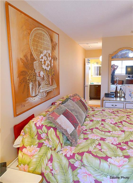 VILLAGE ROYALE CONDO 7 - Residential