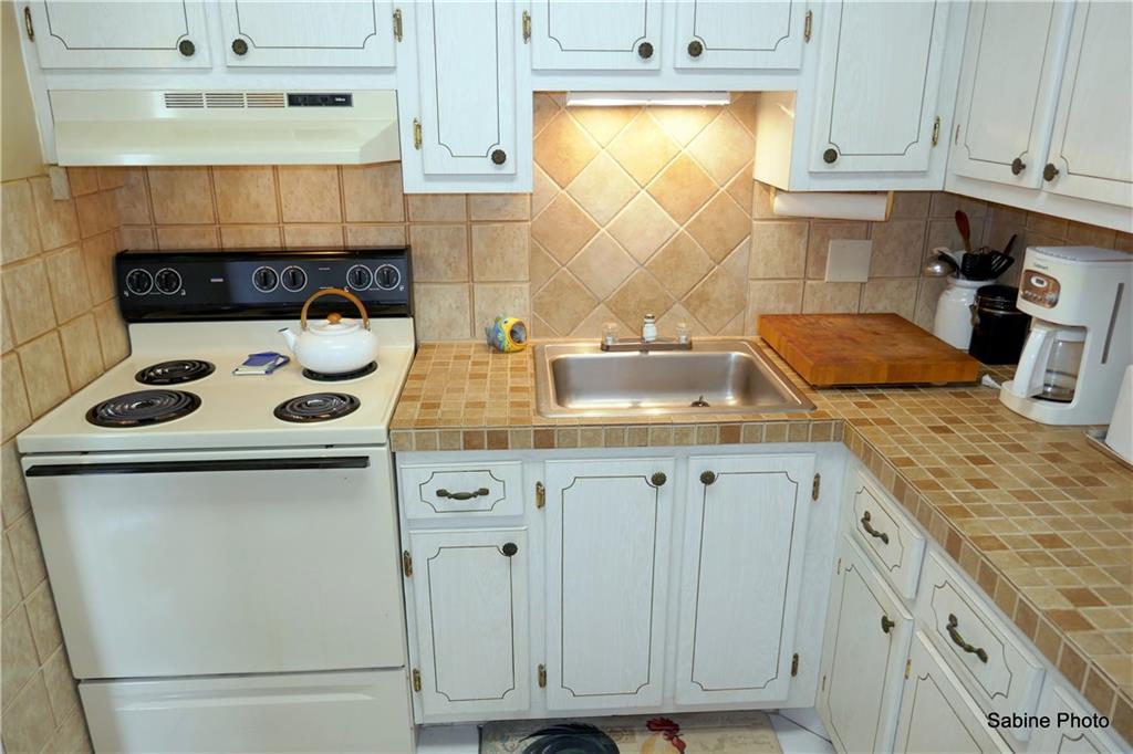 VILLAGE ROYALE CONDO 7 - Residential