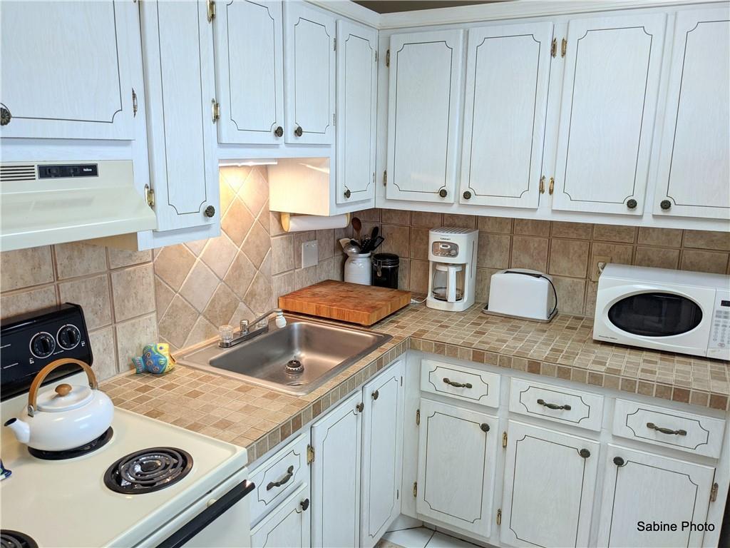 VILLAGE ROYALE CONDO 7 - Residential