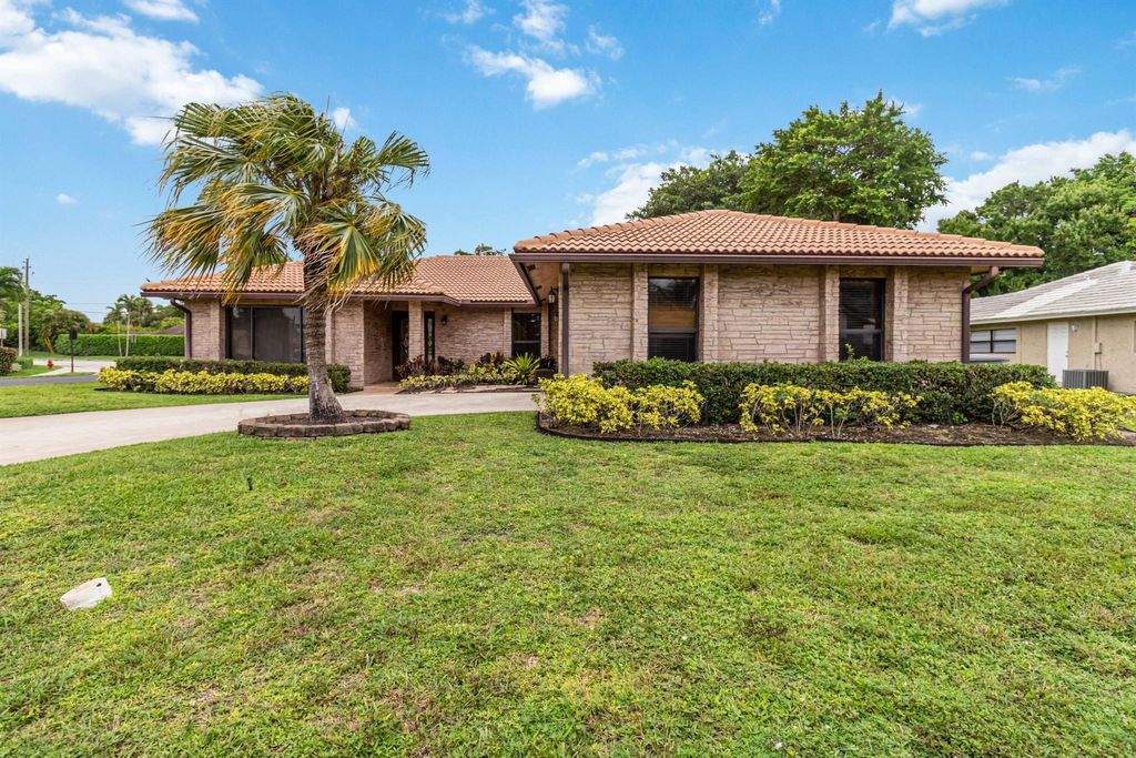 Photo of 21920 Holly Tree Way, Boca Raton, FL 33428 (MLS # R11105096)