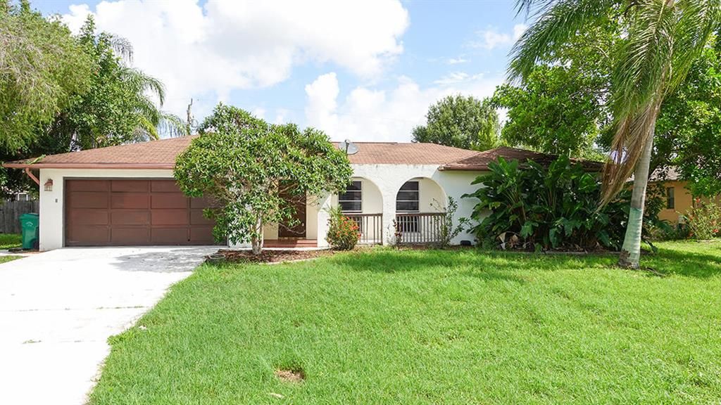 Photo of 325 SE Yardley Terrace Ter, Port St Lucie, FL 34953 (MLS # R10731445)