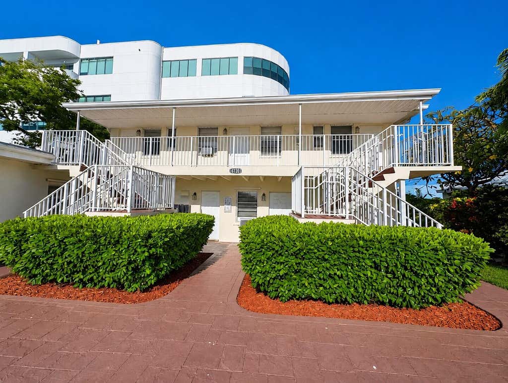 Photo of 2620 East Way #6, West Palm Beach, FL 33404 (MLS # B26034798)