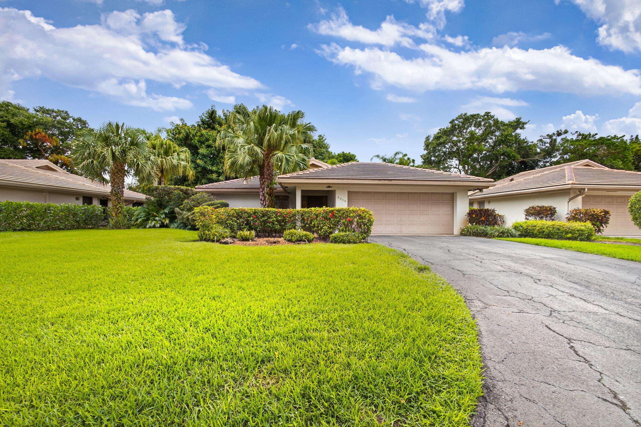 Charming ranch-style home nestled in the VILLAS OF PINETREE within the prestigious Pine Tree Golf Club--no equity fees and no club membership required! This 3-bedroom, 2-bath, 2-car garage home features a desirable split-bedroom layout, and an open floor plan with vaulted ceilings. Situated on a quiet cul-de-sac, it offers a private backyard surrounded by mature landscaping. The home is ready for your personal touch, and the community boasts low HOA fees.