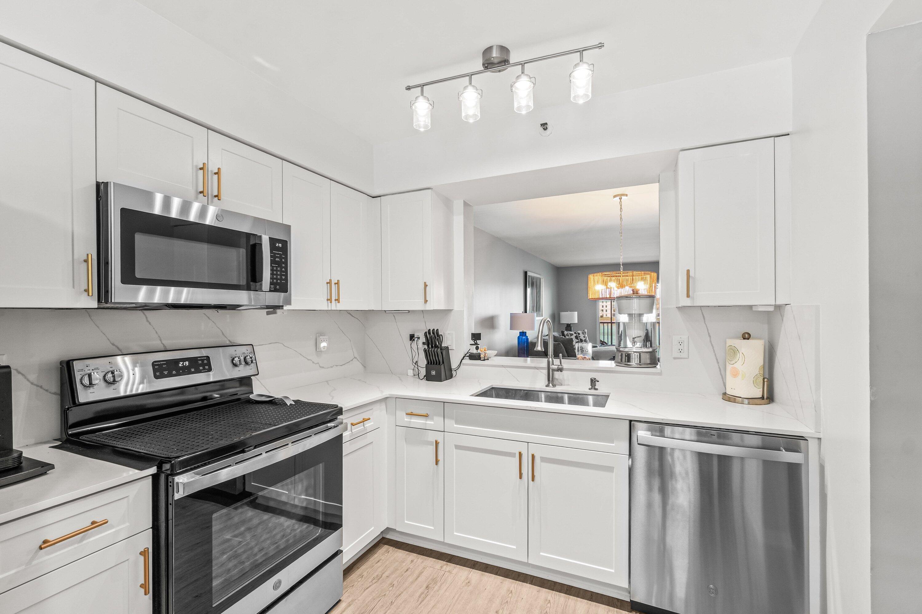 HUNTINGTON POINTE - Residential