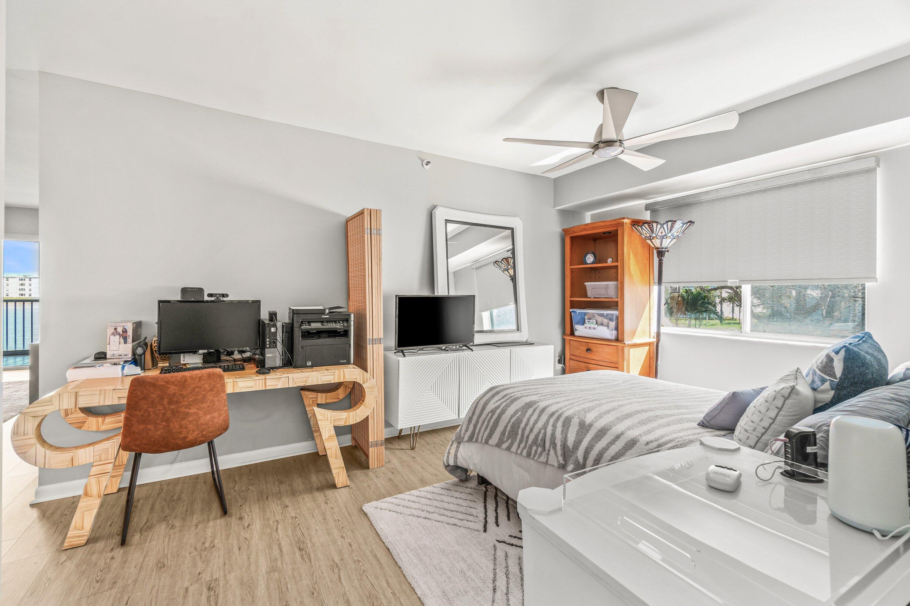 HUNTINGTON POINTE - Residential