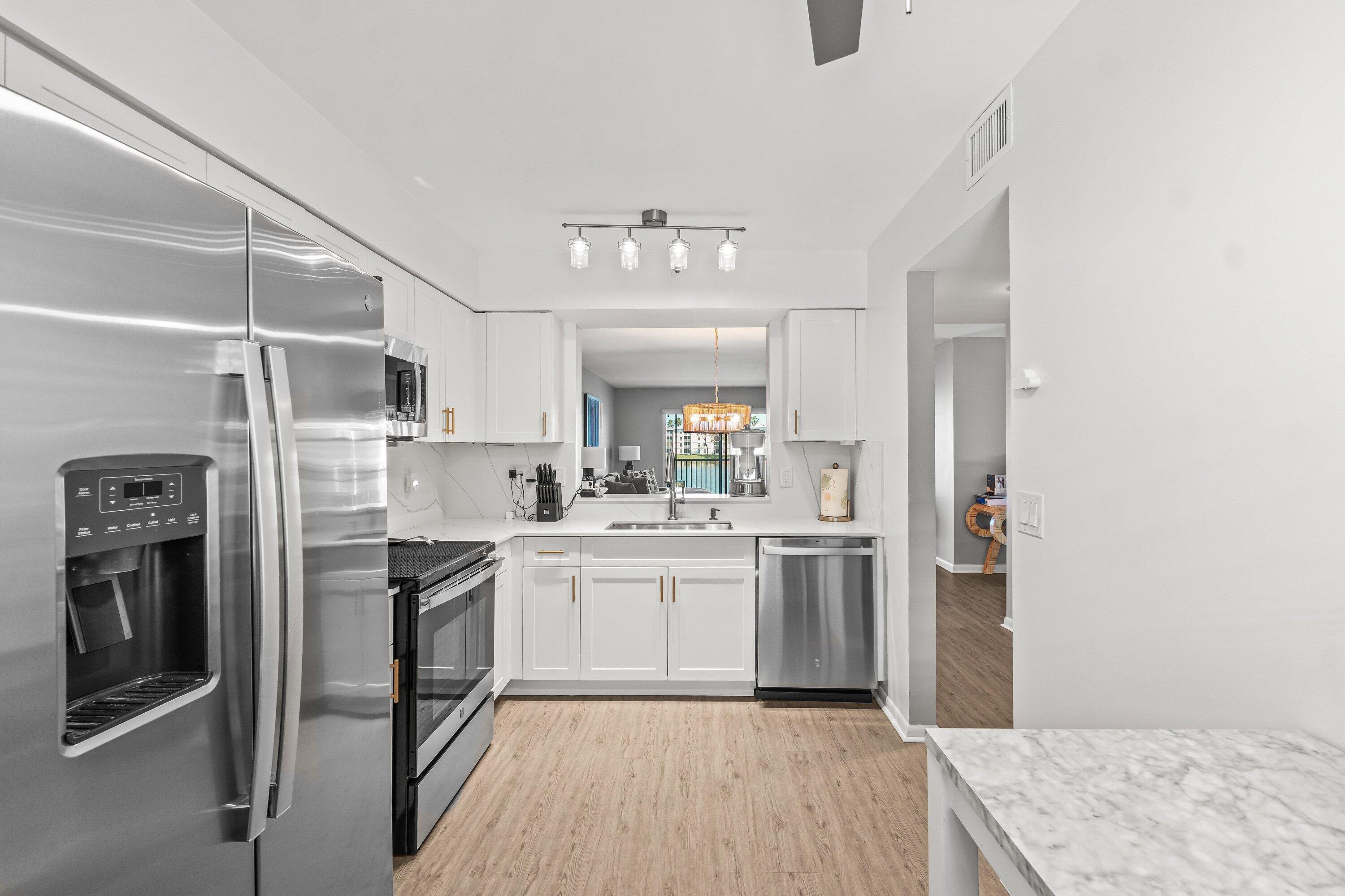 HUNTINGTON POINTE - Residential