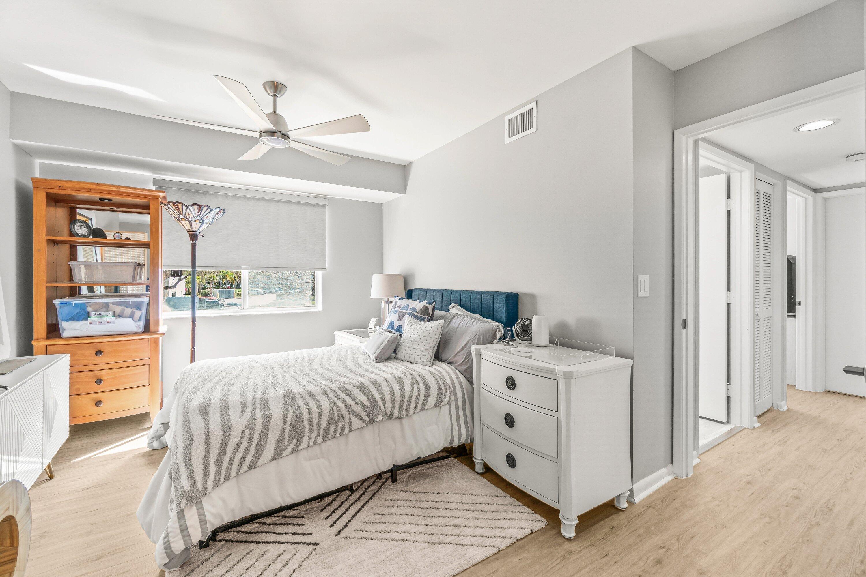 HUNTINGTON POINTE - Residential