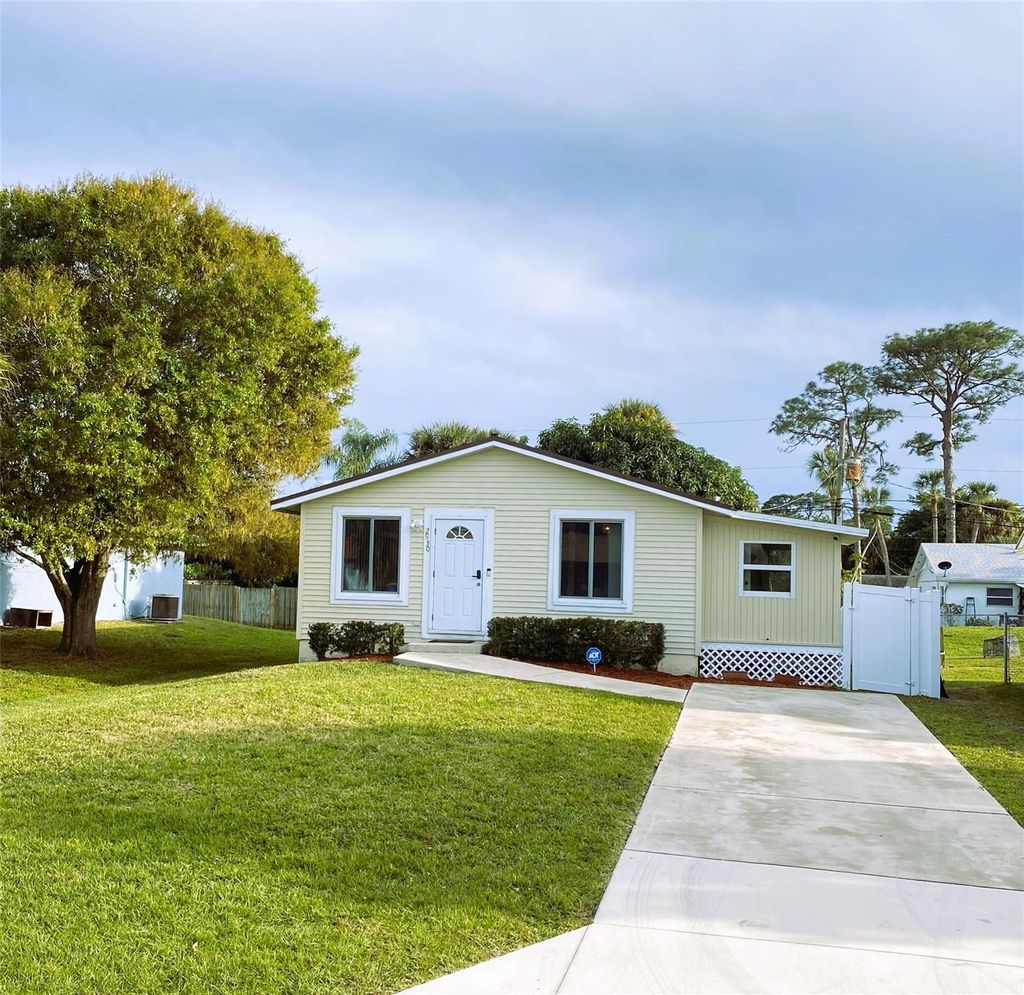 Photo of 2930 SE Amherst Street, Stuart, FL 34997 (MLS # F10420788)