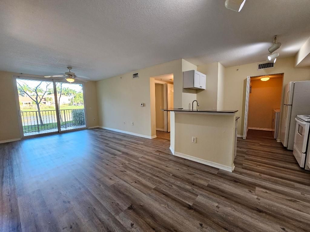 Photo of 604 Villa Circle #604, Boynton Beach, FL 33435 (MLS # R10989658)