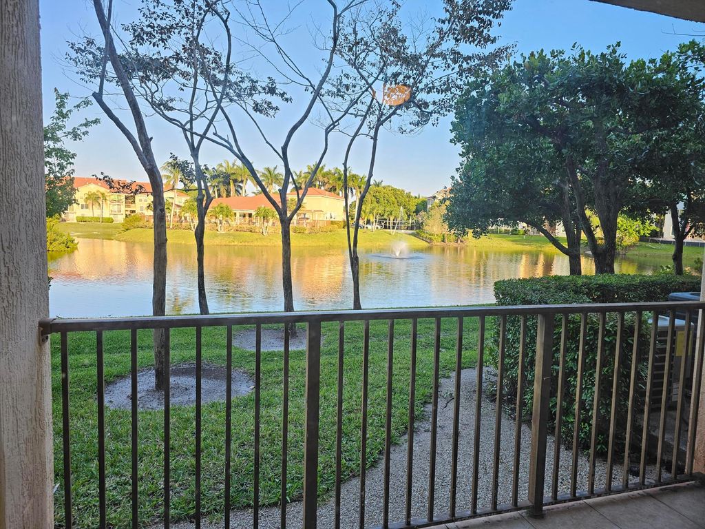 Photo of 604 Villa Circle #604, Boynton Beach, FL 33435 (MLS # R10989658)