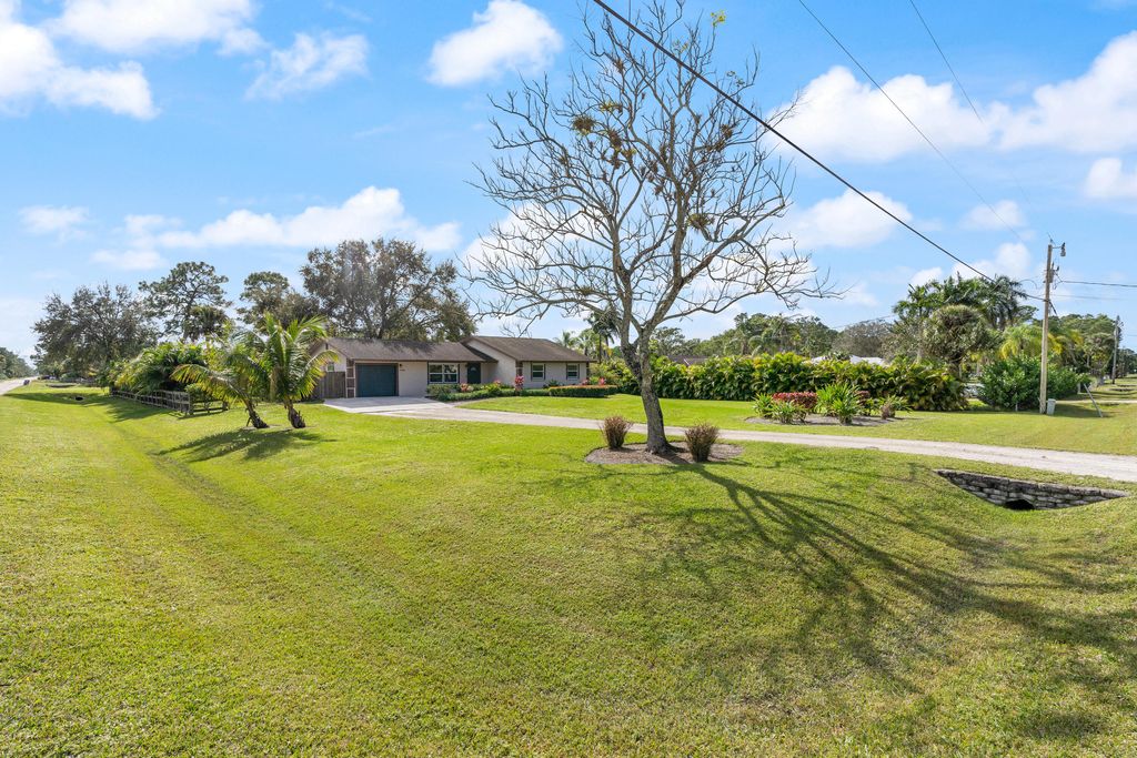 Photo of 11546 59th Street N, West Palm Beach, FL 33411 (MLS # R10954359)