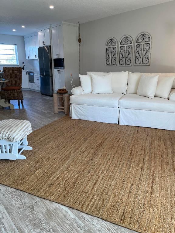 THE LITTLE CLUB CONDO - Residential