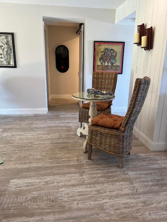 THE LITTLE CLUB CONDO - Residential