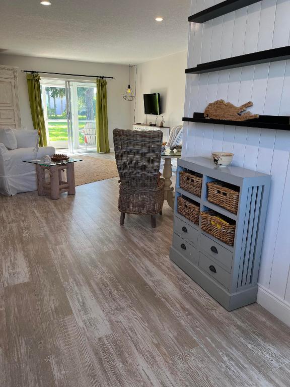 THE LITTLE CLUB CONDO - Residential