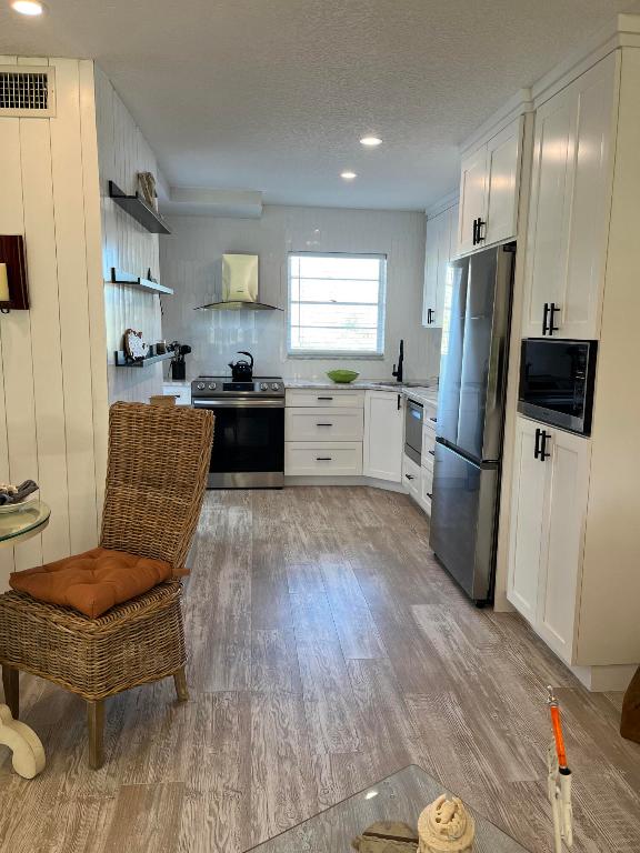 THE LITTLE CLUB CONDO - Residential