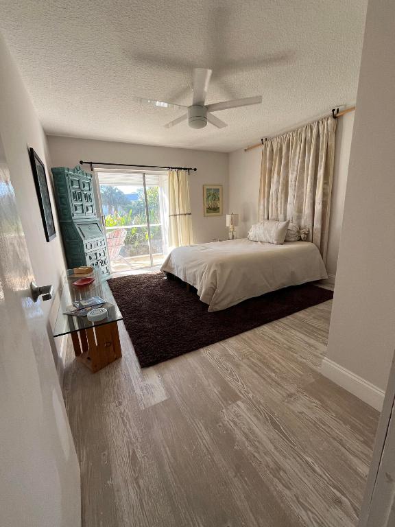 THE LITTLE CLUB CONDO - Residential