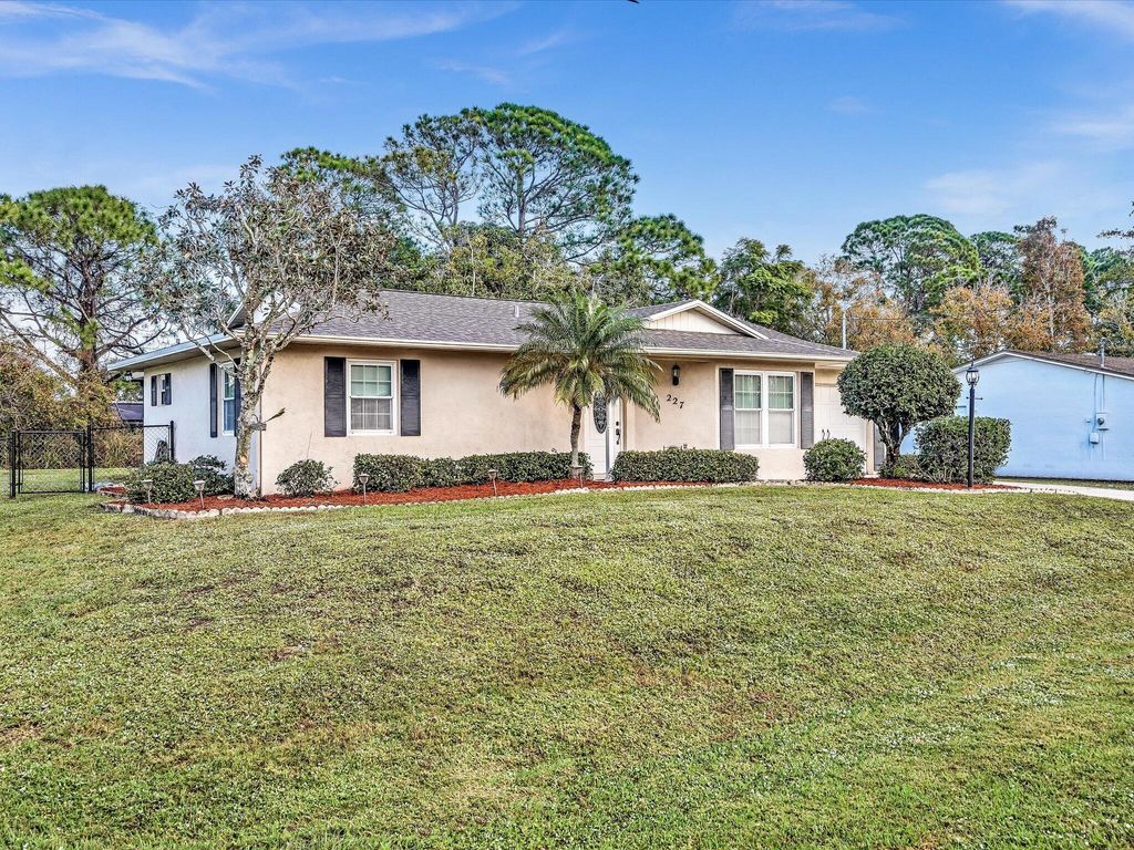 Photo of 227 SE Grove Avenue, Port Saint Lucie, FL 34983 (MLS # R10949046)