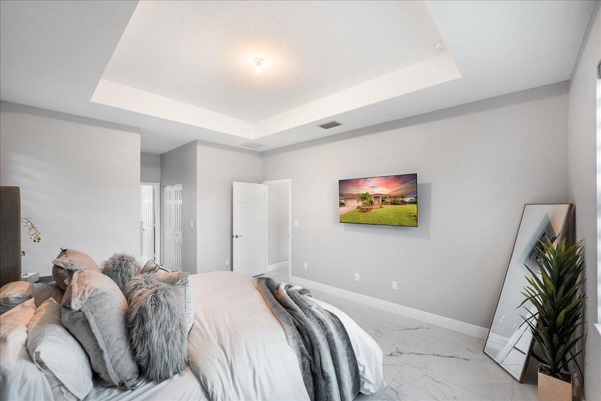 SAWGRASS LAKES - Residential