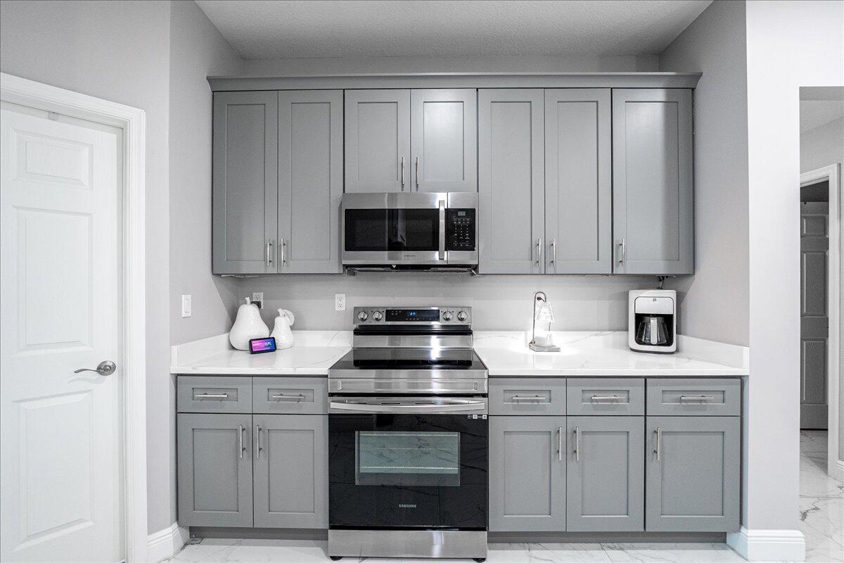 SAWGRASS LAKES - Residential