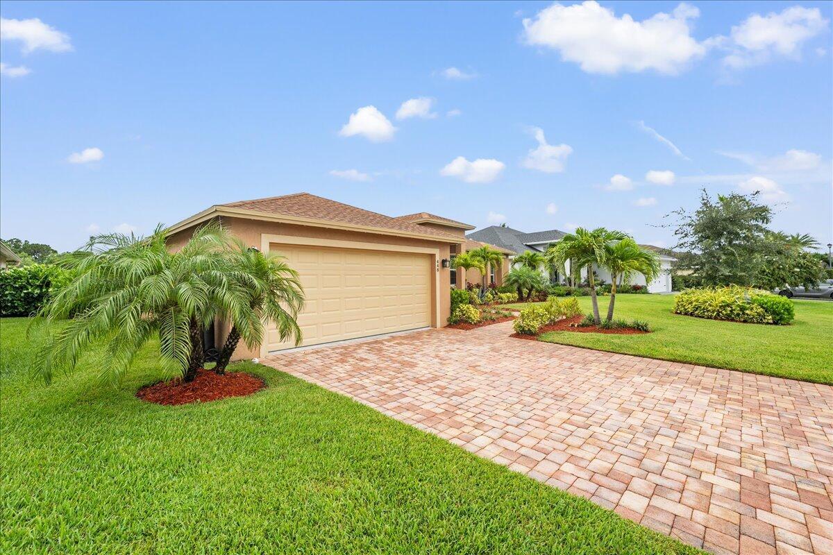 SAWGRASS LAKES - Residential