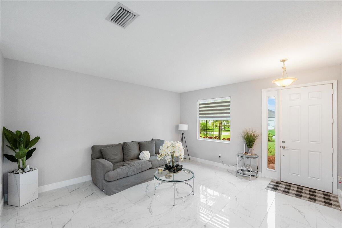 SAWGRASS LAKES - Residential