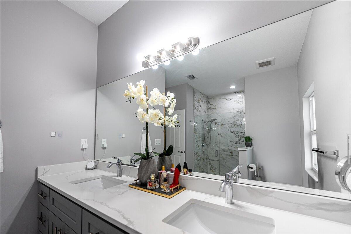 SAWGRASS LAKES - Residential