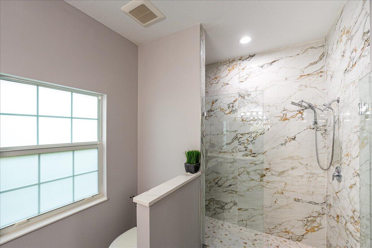 SAWGRASS LAKES - Residential