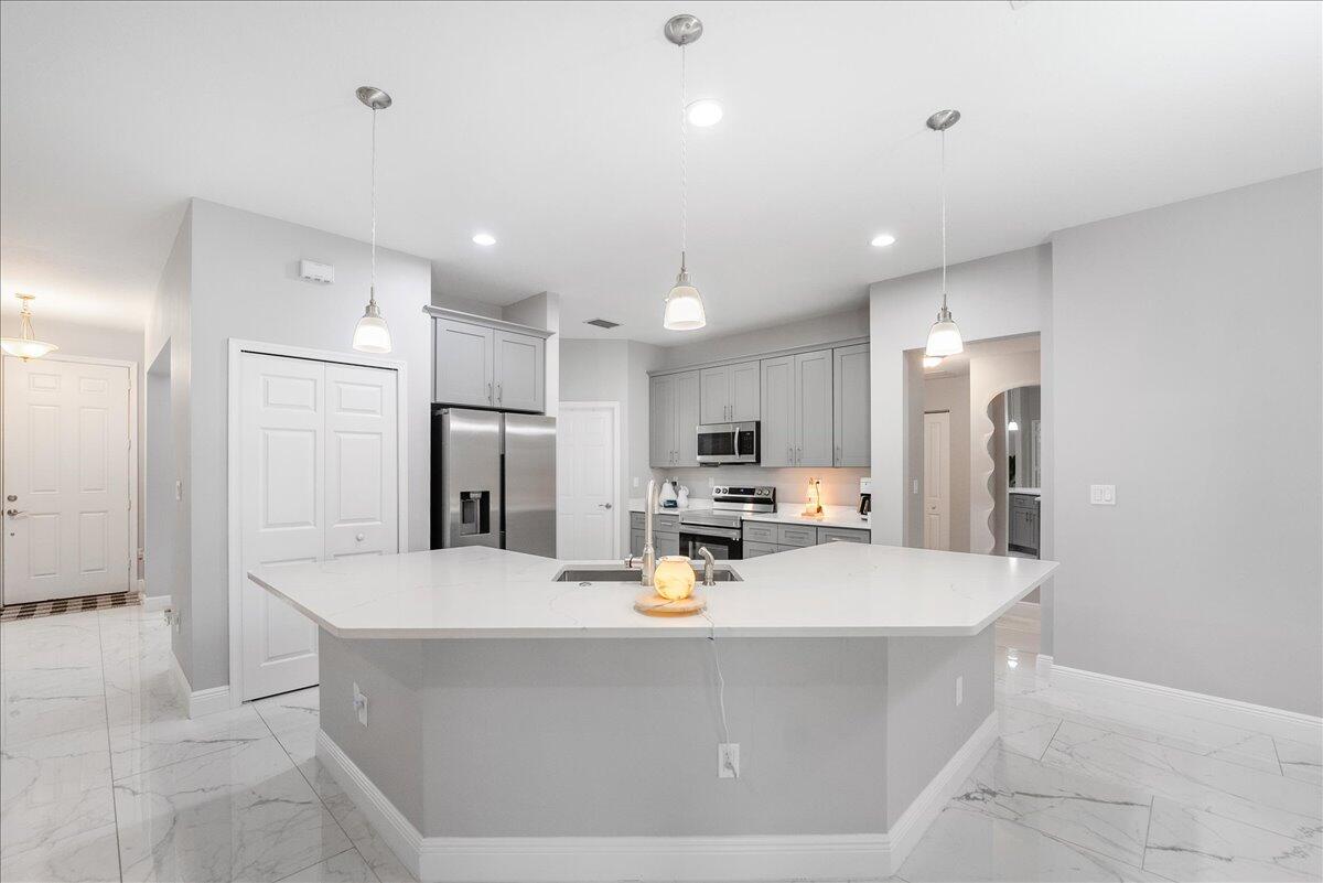 SAWGRASS LAKES - Residential