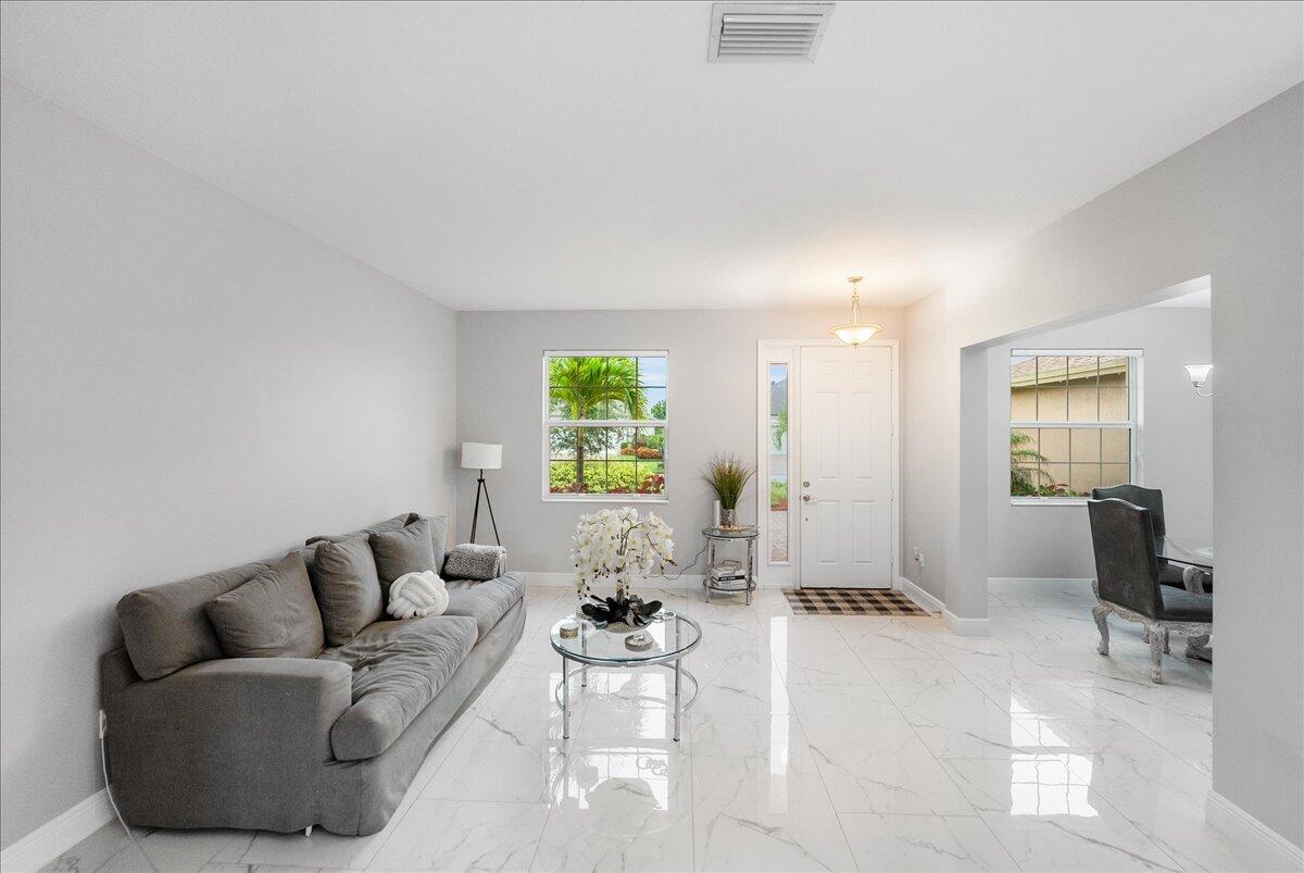 SAWGRASS LAKES - Residential