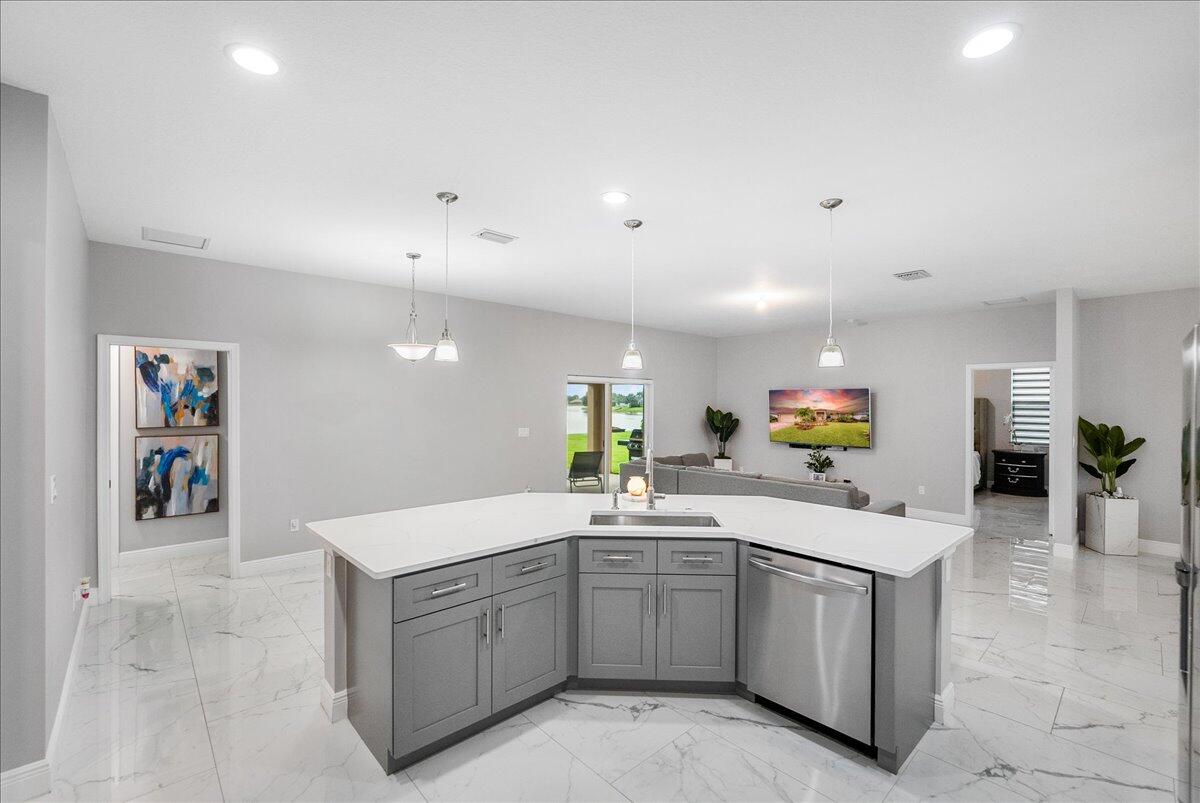 SAWGRASS LAKES - Residential