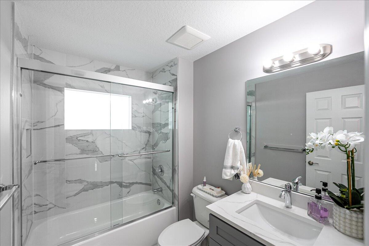 SAWGRASS LAKES - Residential