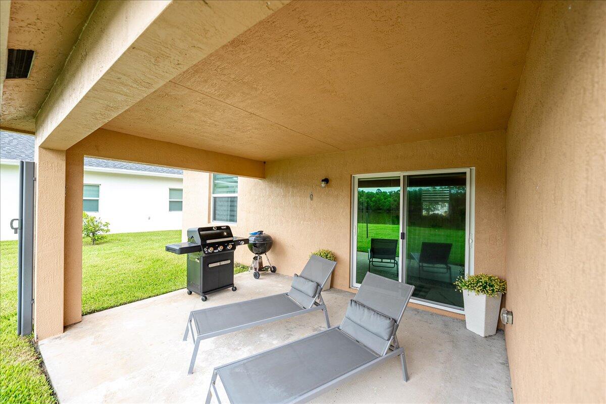 SAWGRASS LAKES - Residential