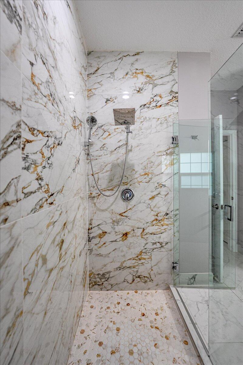 SAWGRASS LAKES - Residential