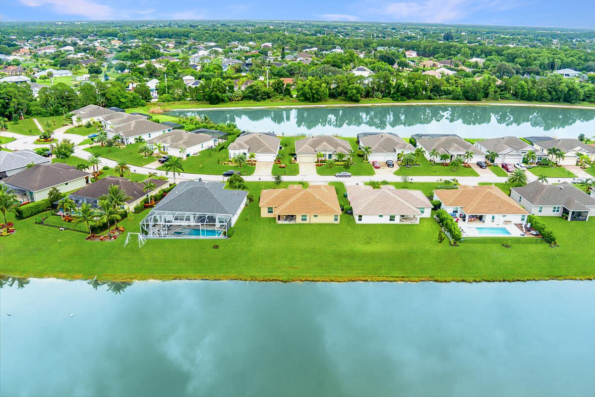 SAWGRASS LAKES - Residential