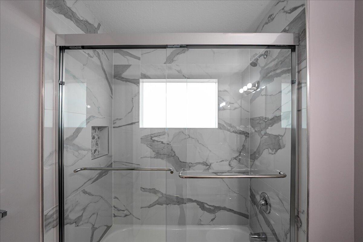 SAWGRASS LAKES - Residential