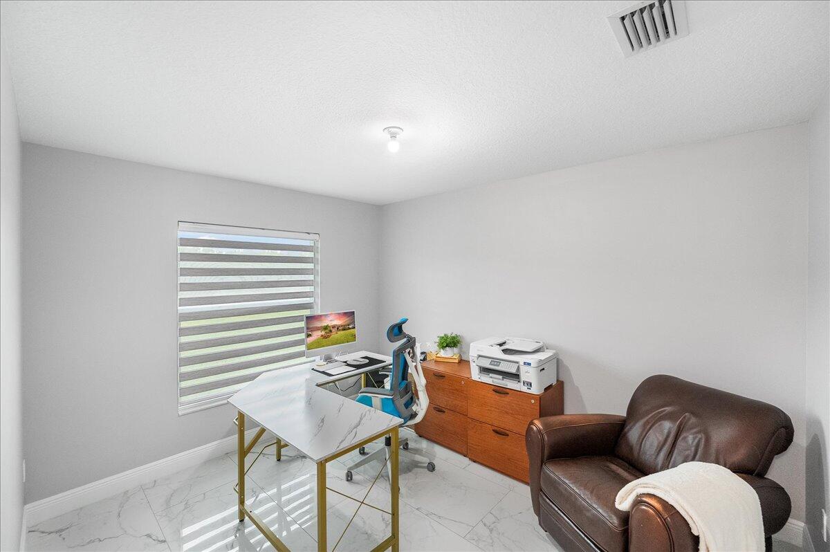 SAWGRASS LAKES - Residential