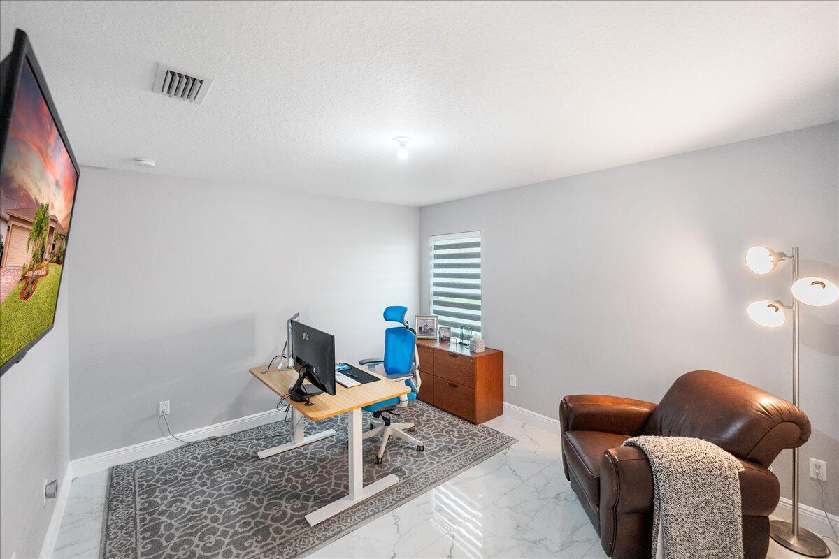 SAWGRASS LAKES - Residential