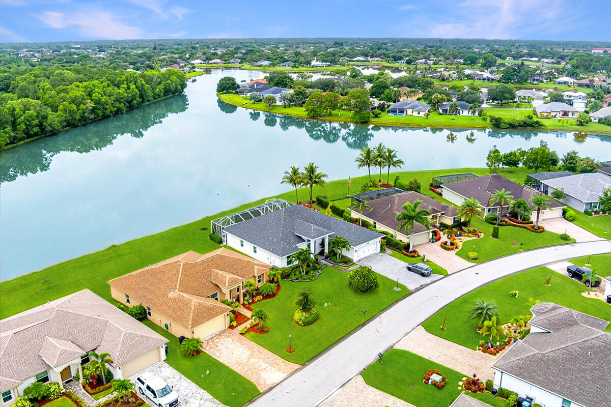 SAWGRASS LAKES - Residential