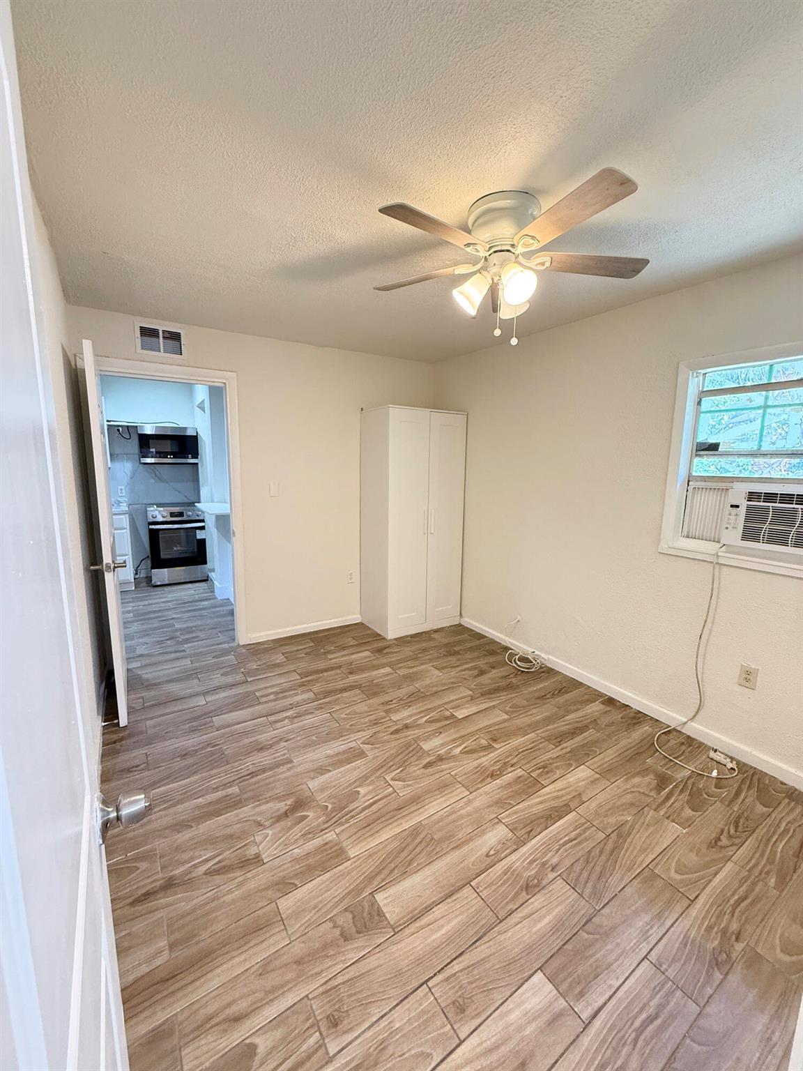 EMANCIPATION PARK - Residential Lease