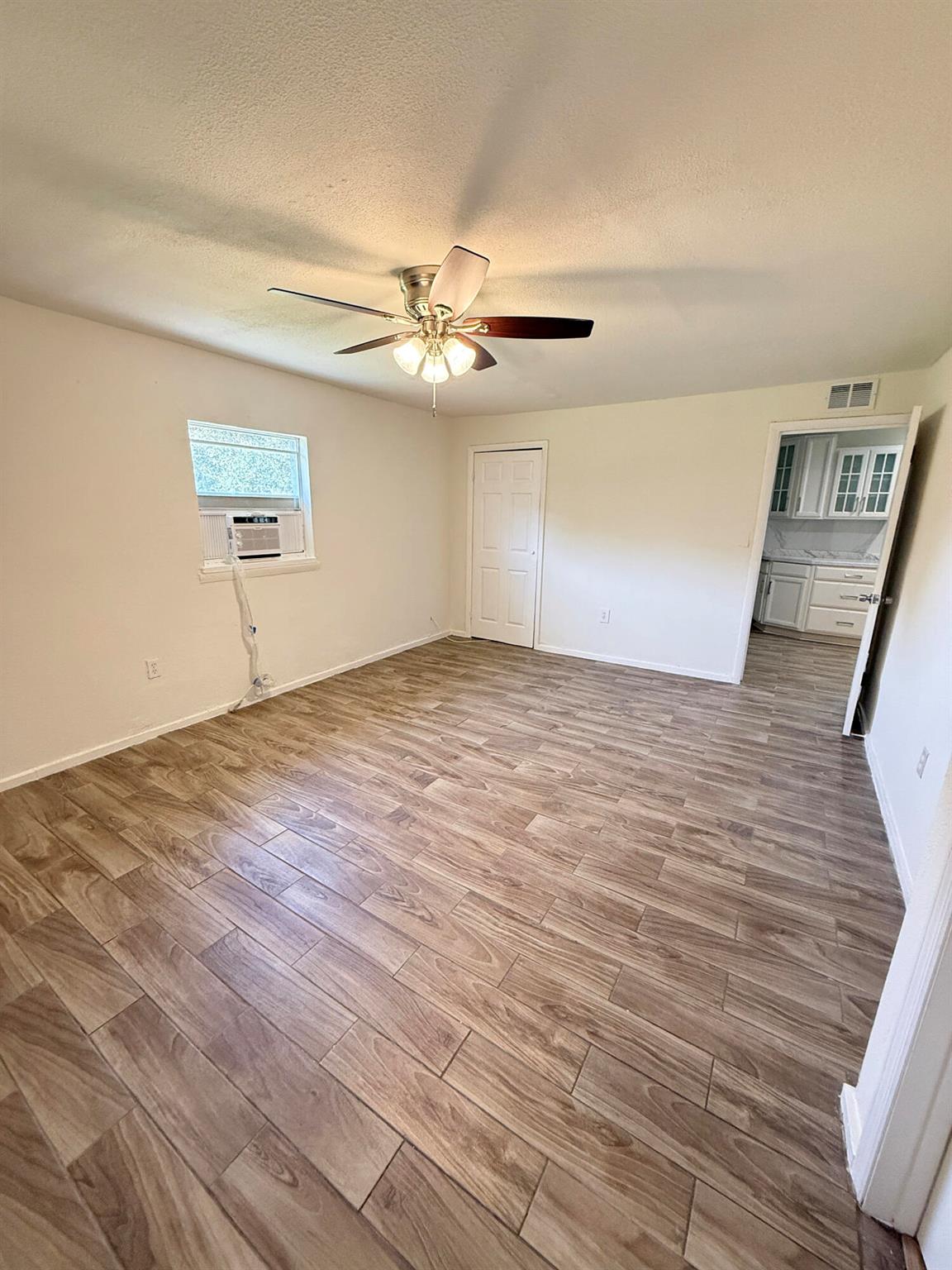 EMANCIPATION PARK - Residential Lease