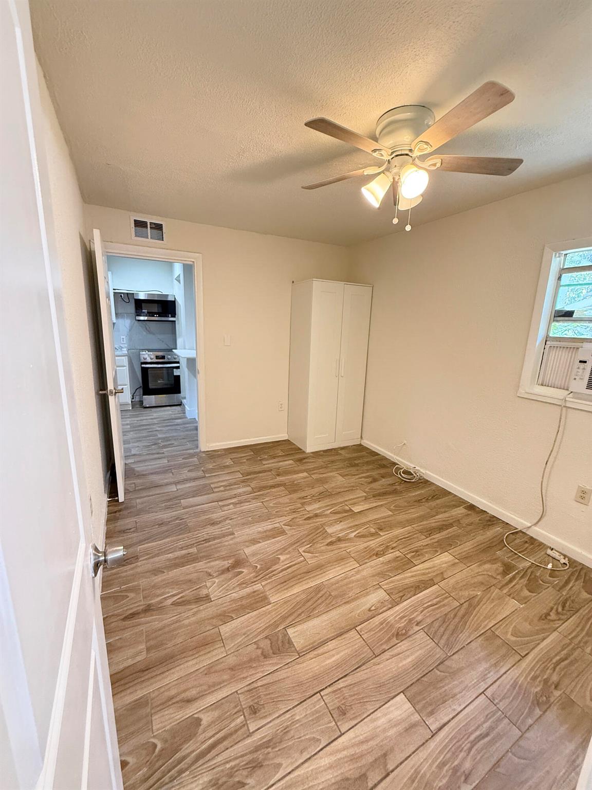 EMANCIPATION PARK - Residential Lease