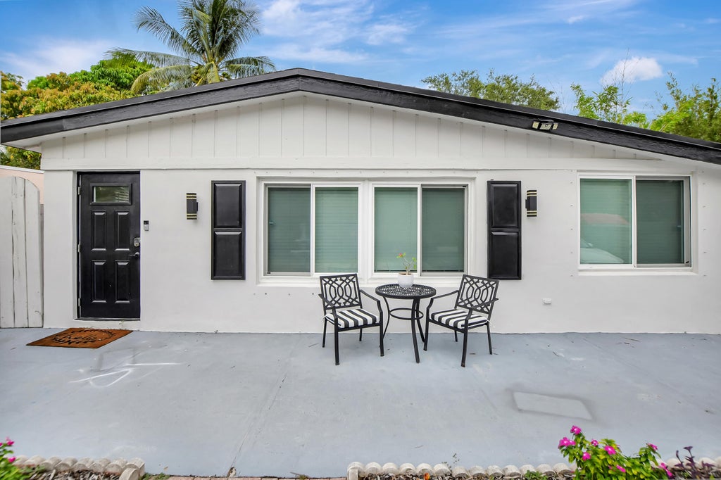 Photo of 409 Manchester Street, Boca Raton, FL 33487 (MLS # R11003811)